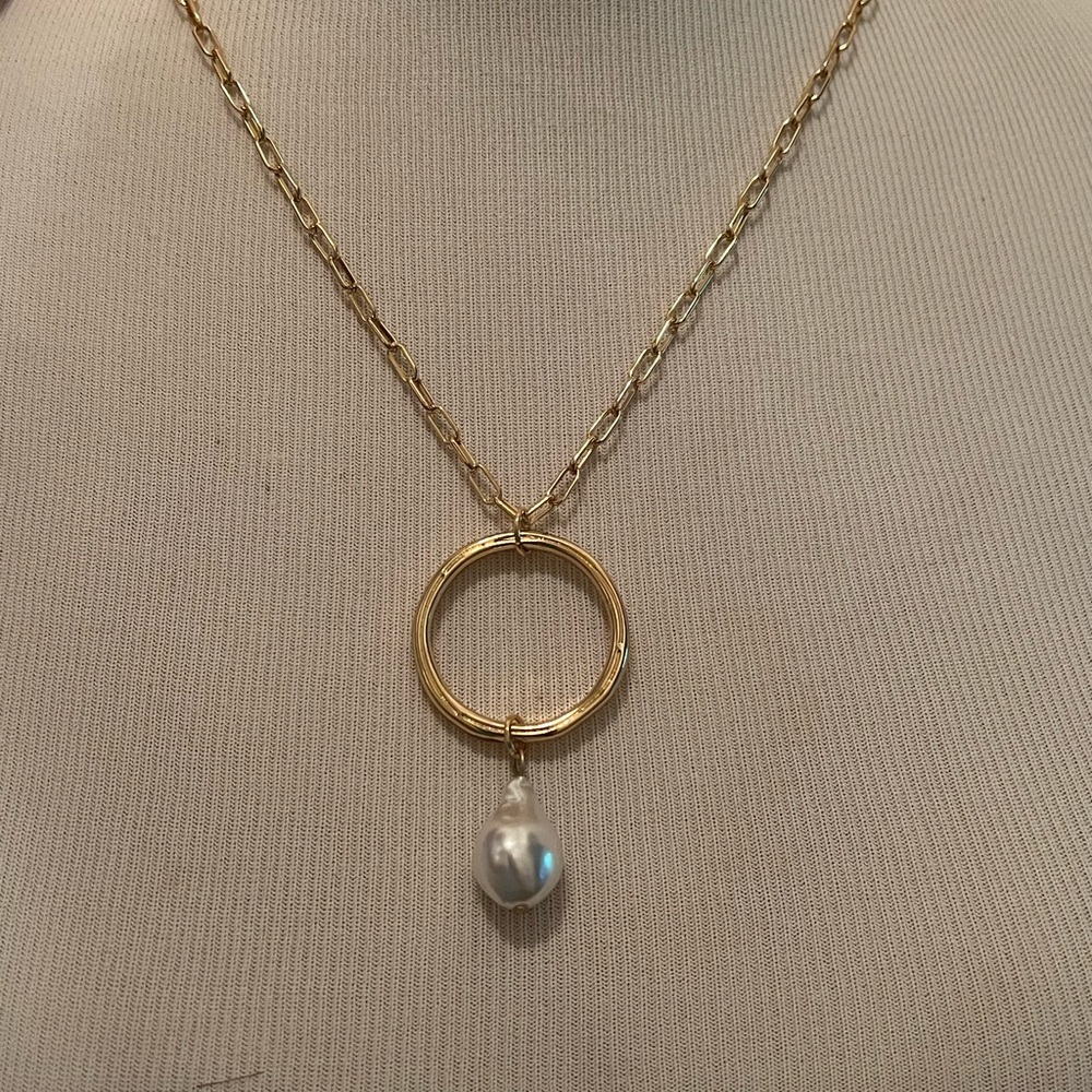 Gold and pearl long necklace